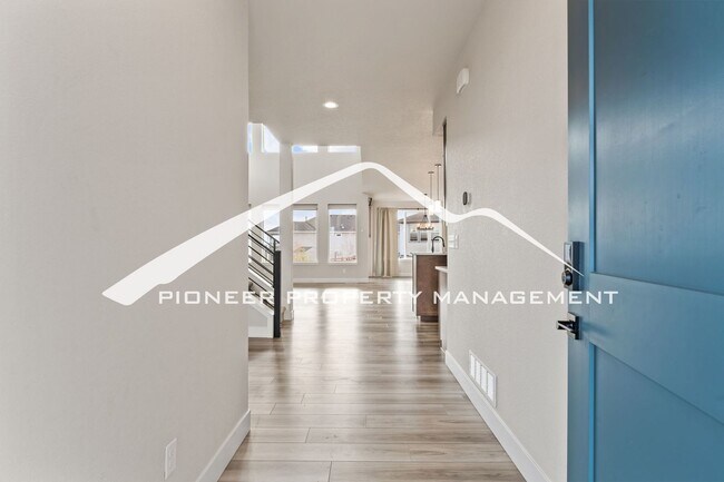 Foto del edificio - Breathtaking Pikes Peak Views in Desirable Wolf Ranch - 4 bedroom, 3 Full Bath, Office and Loft, ...