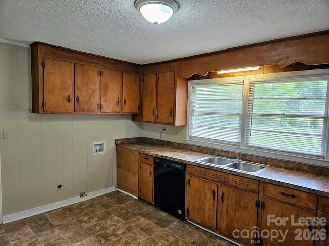 Building Photo - 1221 Auten Rd