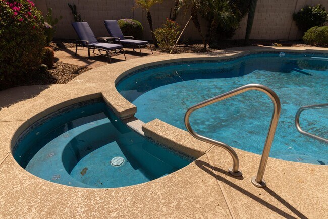 Foto del edificio - 6821 E Palm Ln