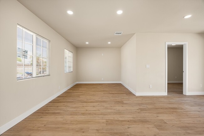 Foto del edificio - 2229 Gale Ave