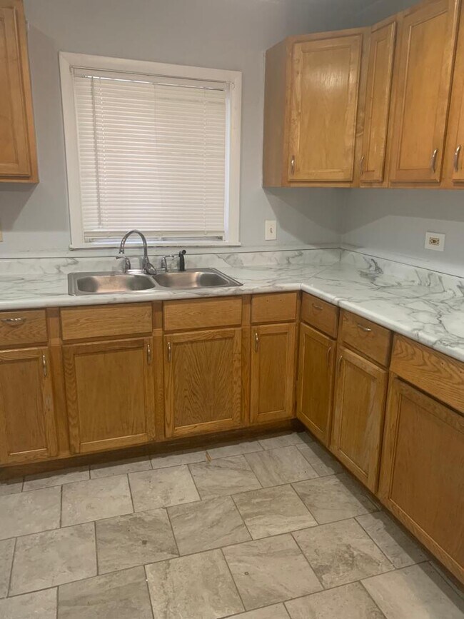 Foto del edificio - 1332 E 73rd St