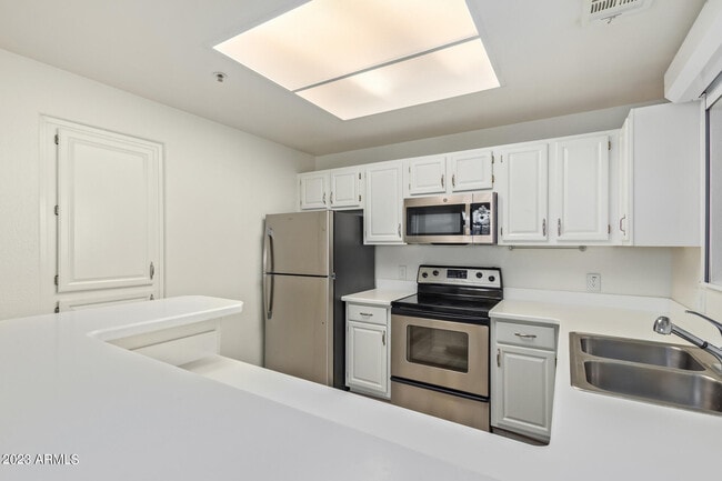 Building Photo - 11375 E Sahuaro Dr