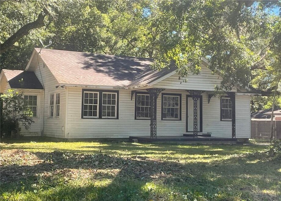 615 Mohawk St