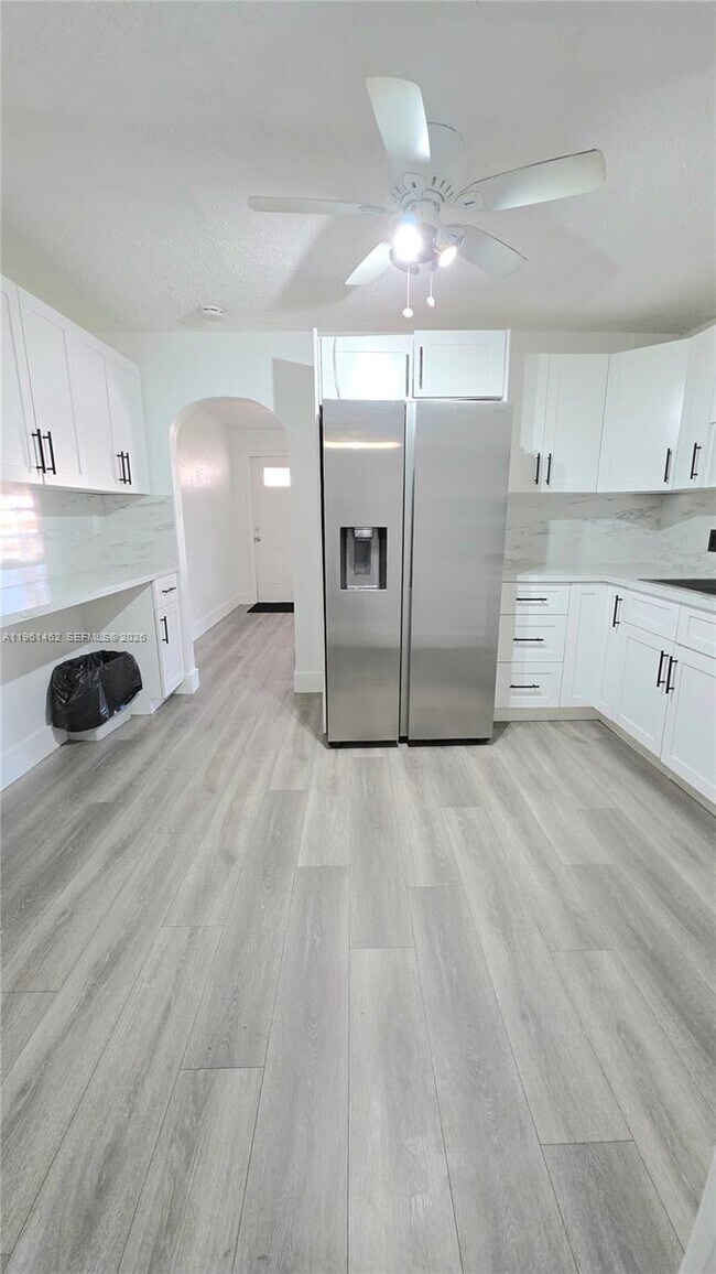 Foto del edificio - 6616 Raleigh St