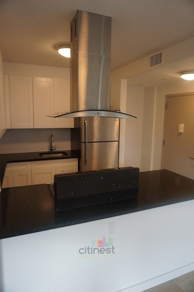 Building Photo - 761 55th St