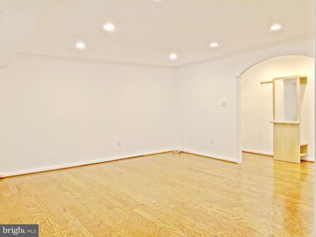 Foto del edificio - 816 Quince Orchard Blvd