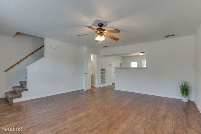 Building Photo - 2 br, 2.5 bath Townhome - 308 Arapaho Drive