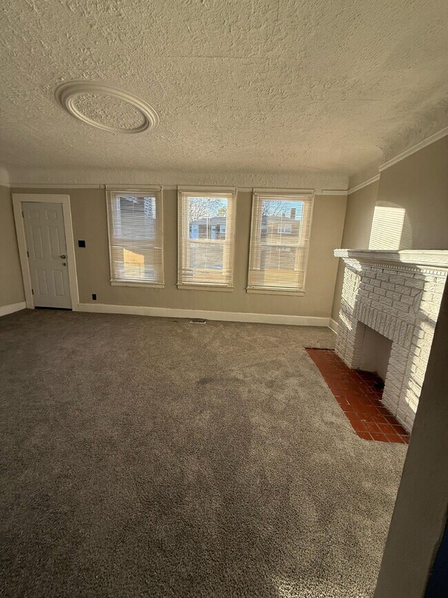 Building Photo - Bright & Cozy 3-Bed Duplex for Rent in Detroit