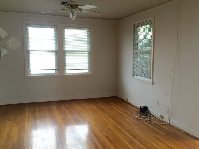 Living Room wired for Cable / Internet - 4667 Dart St