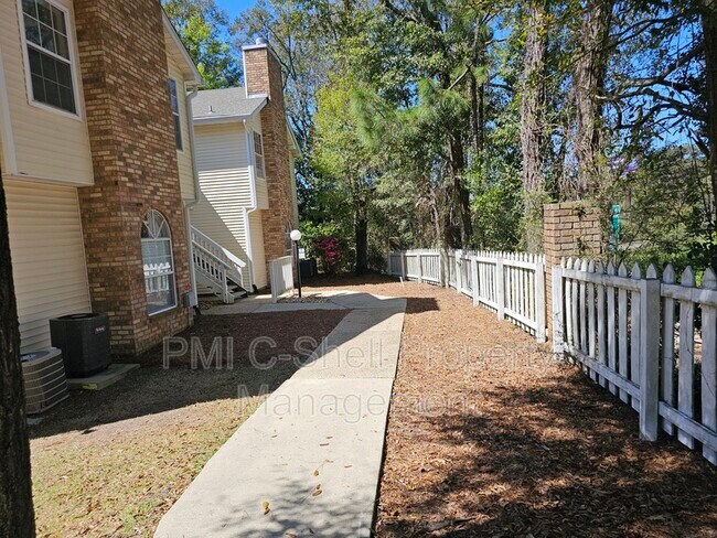 Foto del edificio - 501 E Burgess Rd