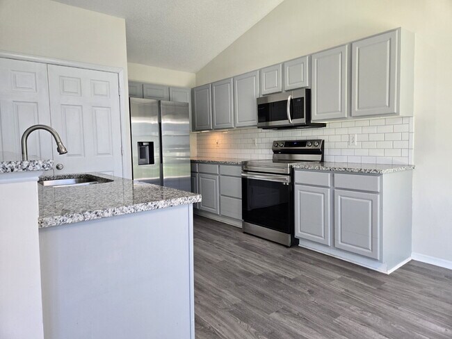 Foto del edificio - A home that exudes Warmth and Style