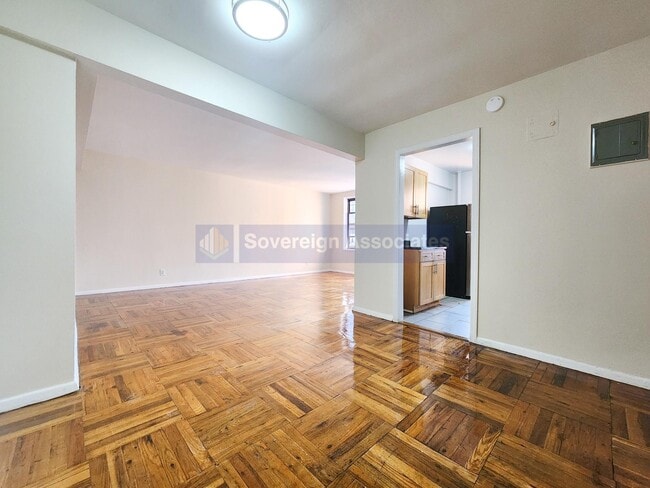 Foto del edificio - 525-527-527 Riverdale Ave