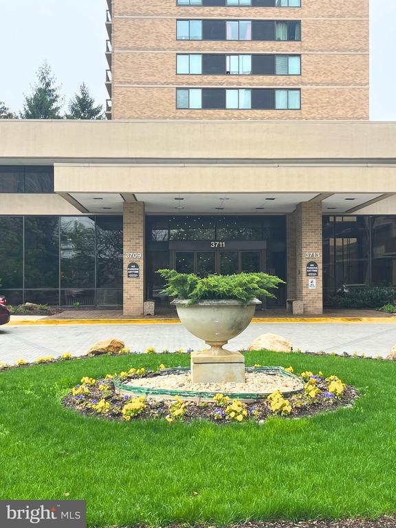 Building Photo - 3713 S George Mason Dr