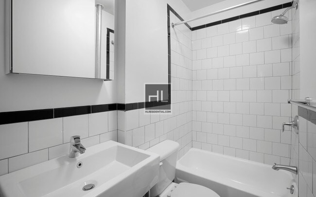 Foto del edificio - 213 W 13th St