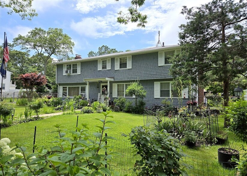 Primary Photo - 152 W Yaphank Rd