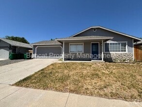 Building Photo - 2066 Southridge Ct
