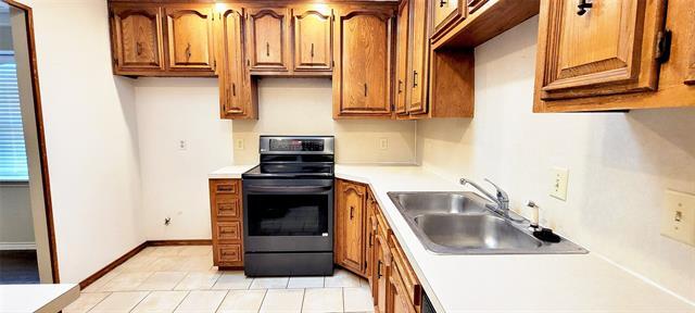 Building Photo - 3400 Wells Dr