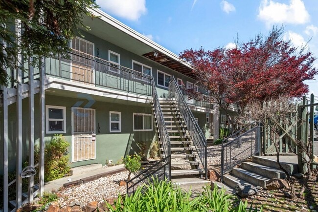 Building Photo - Unit 204