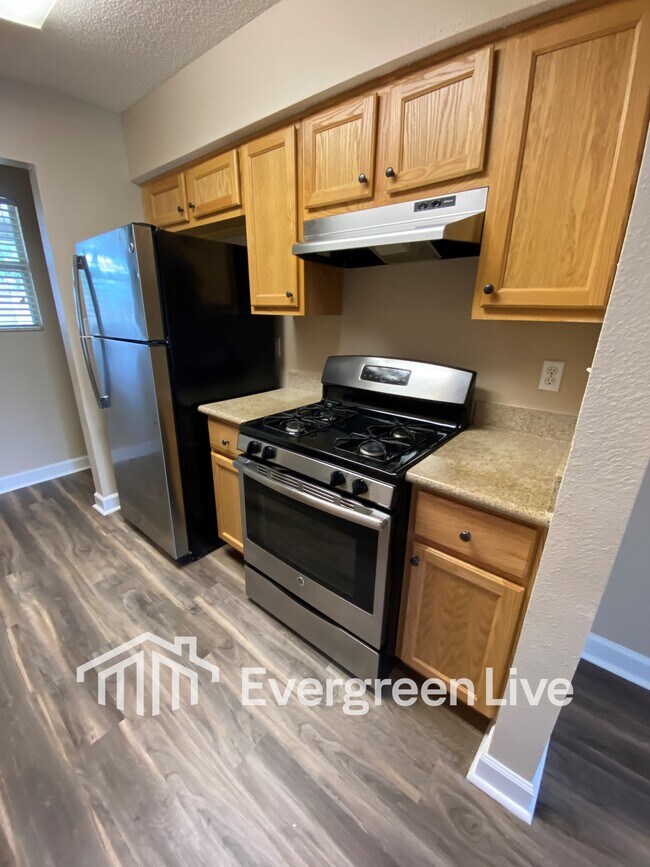 Building Photo - 76 Skystone Ct