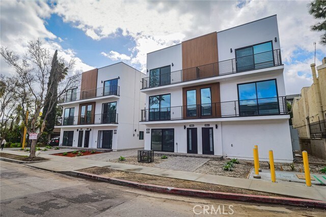 Foto del edificio - 11810 Gilmore St