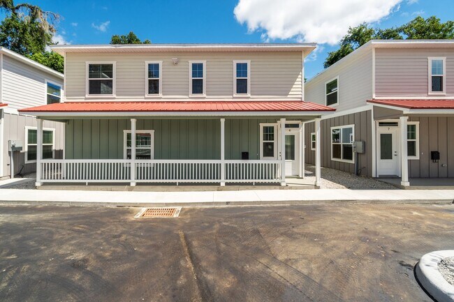 Foto del edificio - NOW LEASING FOR FALL 2026!