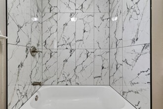 Building Photo - 1702 Bonnie Lea Ln