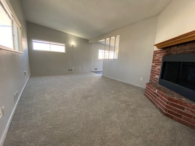 Building Photo - Updated 3/2 in Central Lubbock