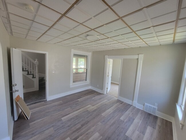 Building Photo - 516 2nd Ave S