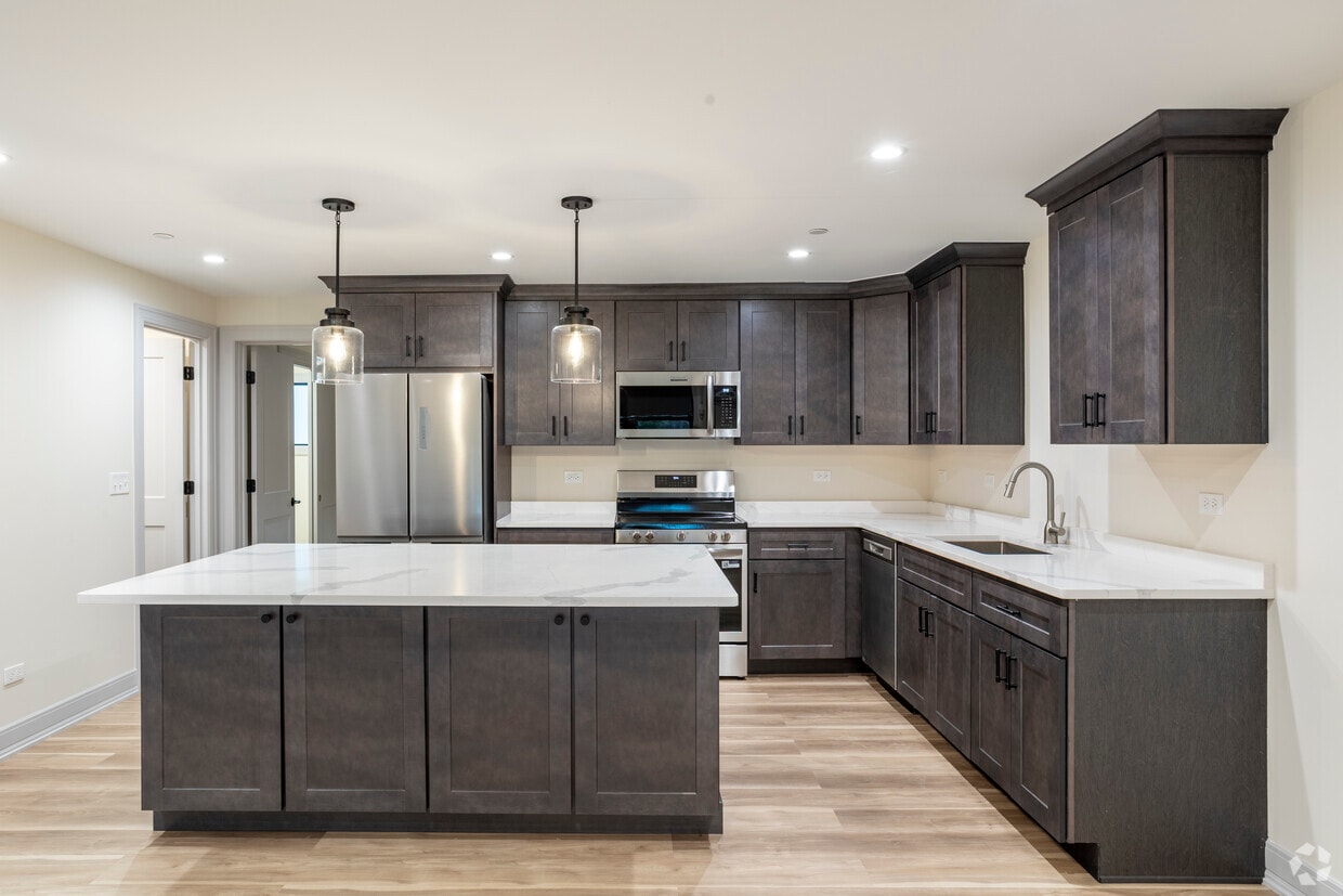 1 habitación, 1 baño - 860 pies cuadrados - Cocina - 33 W Naperville Rd