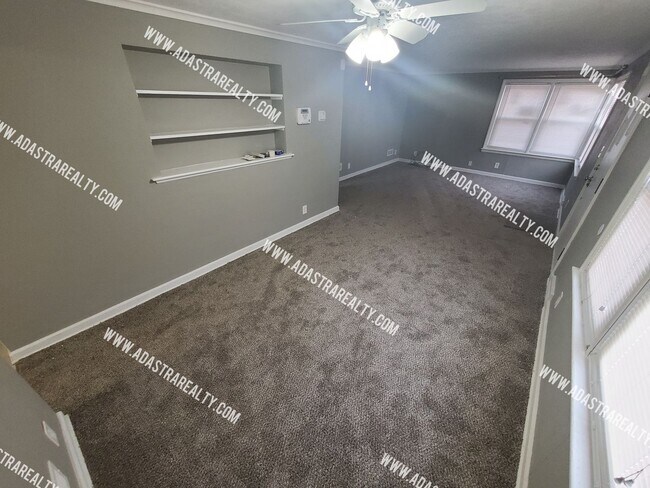 Foto del edificio - Spacious Raytown Home-Available NOW!!