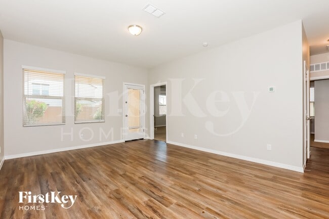 Building Photo - 335 W Powell Dr