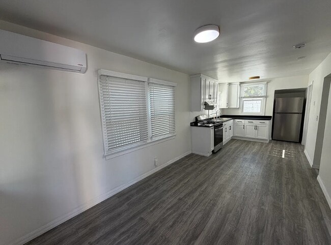 Foto del edificio - 611 Belmont Ave