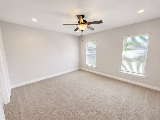 Foto del edificio - 915 Hackberry Dr