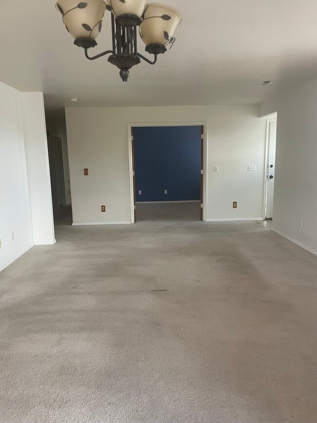 Foto del edificio - 877 Forestglen Dr