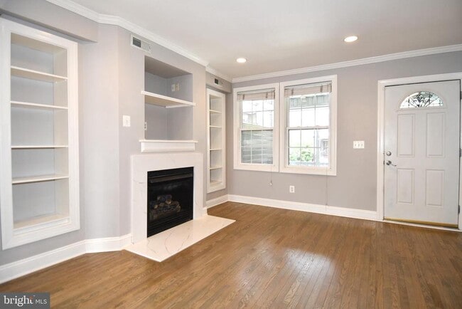 Building Photo - 1631 D St NE