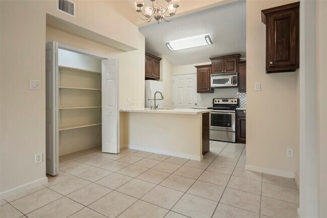 Building Photo - 12718 Summer Mill Dr