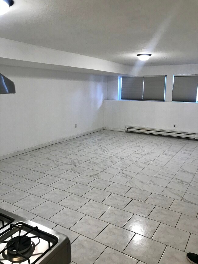 Building Photo - 29 Arden Ave