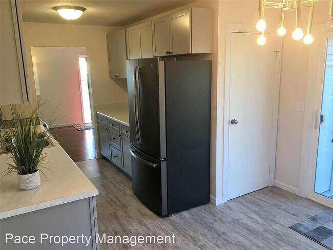 Building Photo - 3 br, 1 bath House - 1016 Carver Street