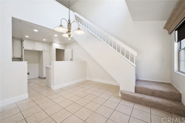 Building Photo - 4 Cloudcrest