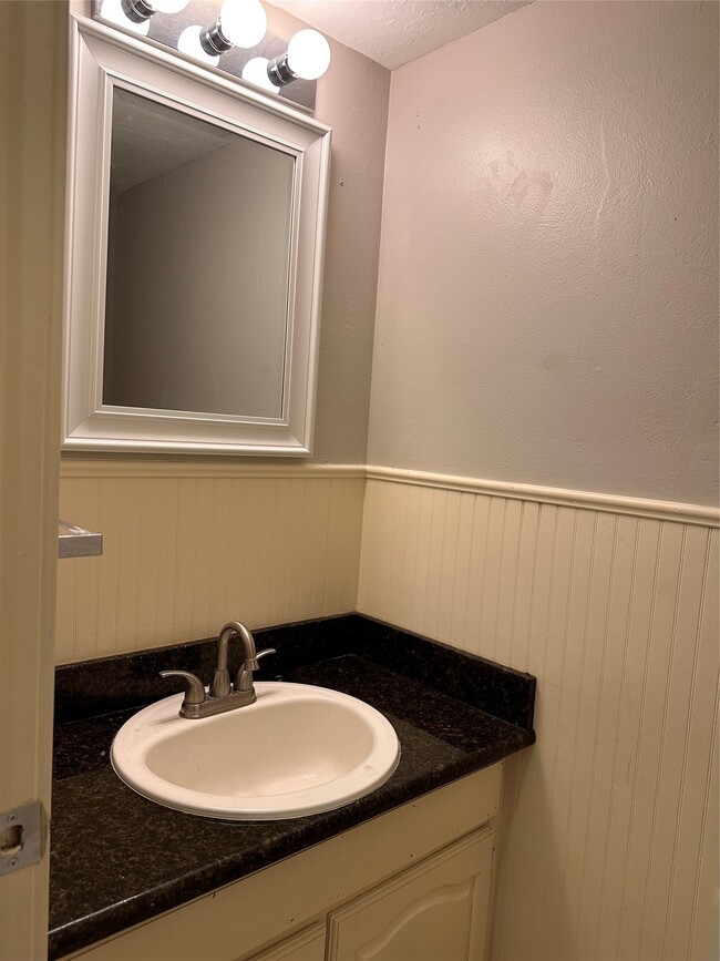 Building Photo - 3323 Brookdale Dr