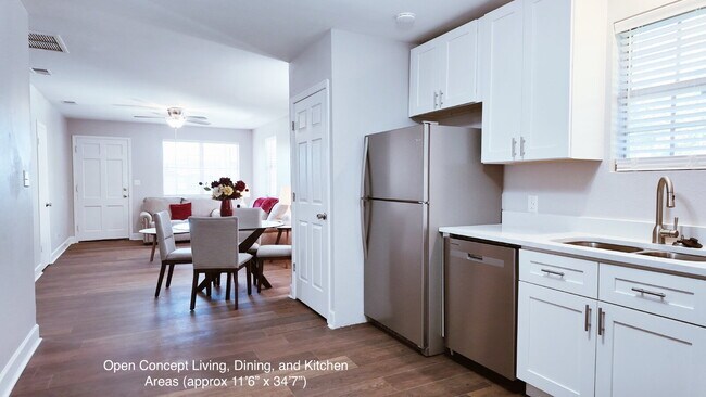 Foto del edificio - Newly Renovated 2 BR/1BA Luxury Apartment Home