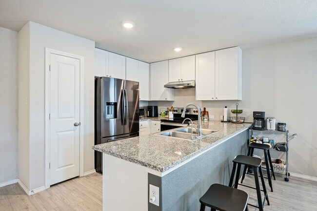 Foto del edificio - 5611 Elm Valley Dr