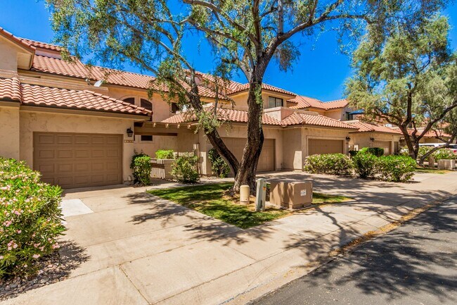 Foto del edificio - Charming 2-Bedroom Townhome in Scottsdale Racquet Club