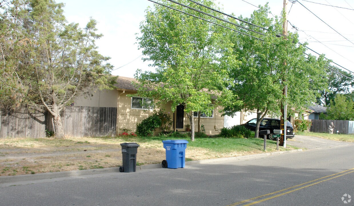 Building Photo - 8505-8507 Alden Ave