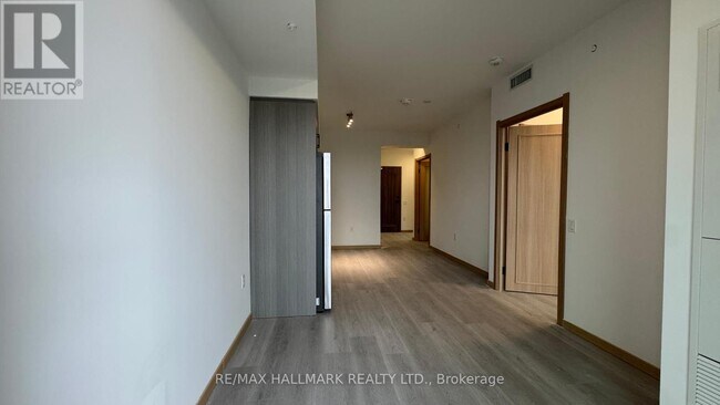 Photo du bâtiment - 3445-3445 Sheppard Ave E