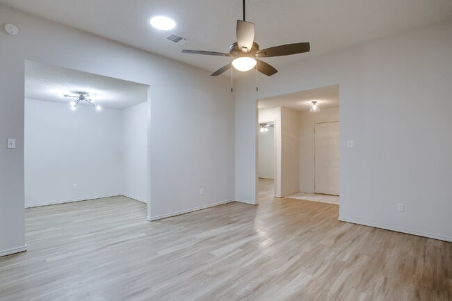 Foto del edificio - Spacious 3/2/2 Duplex!