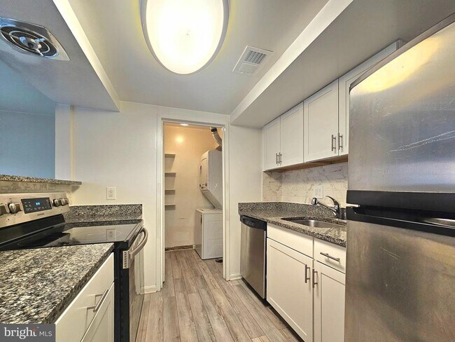 Foto del edificio - 8612 Walutes Cir