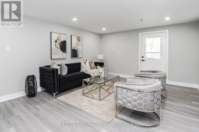 Building Photo - 92 Lillian Crescent