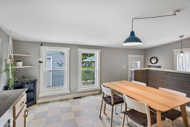 Foto del edificio - 1 br, 1 bath House - 165 S Weston Ave