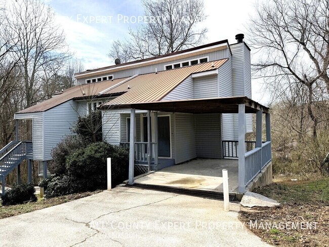 Building Photo - 2 Bedroom Duplex near Lake Lanier